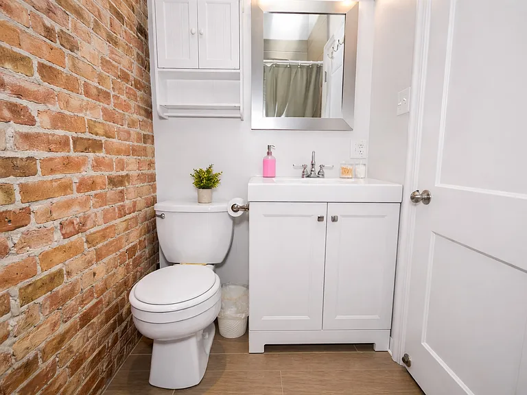 736 S Oakley Blvd #2 — Photo 16