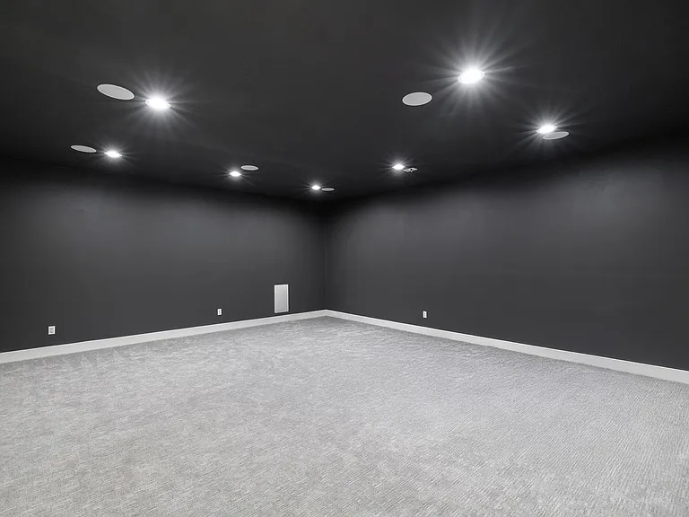 6449 Royalton Dr — Photo 24