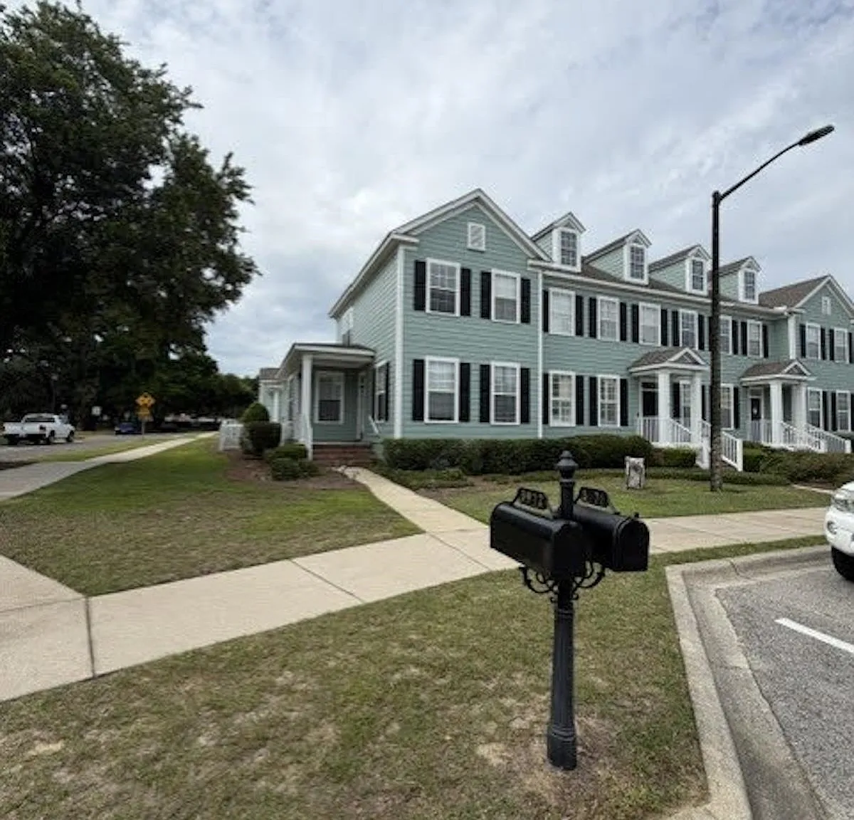 3 bed, 2.5 bath, 1483 sqft, $2,300 — Photo 1