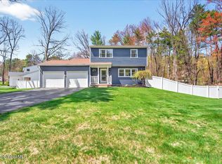 64 Rip Van Ln, Saratoga Springs, NY 12866