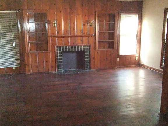 2nd image of 2516 Fairway Dr