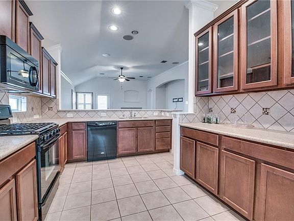 5th image of 1313 Meadowlark Dr