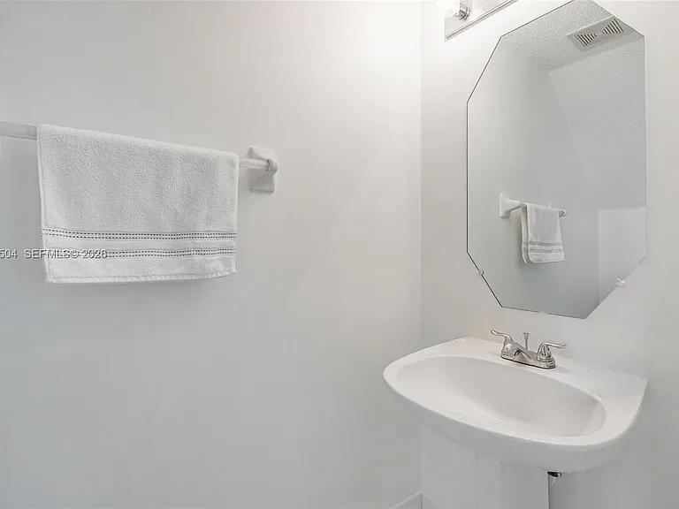 14207 SW 121st Pl — Photo 27
