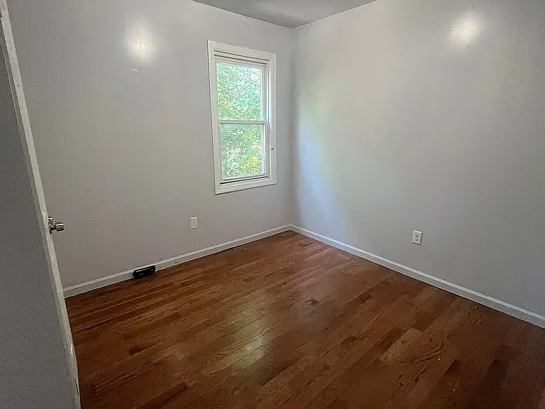 3 bed, 1200 sqft, $2,200 — Photo 3