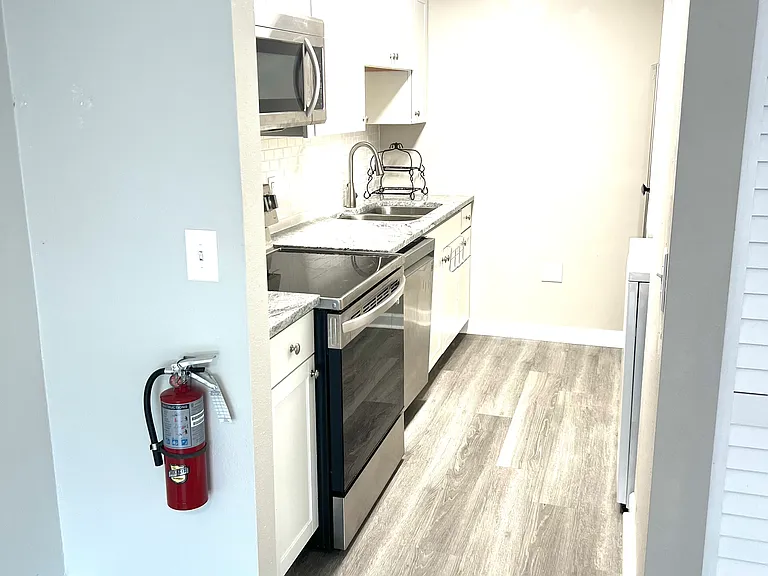 4420 SE 53rd Ave #1 — Photo 5