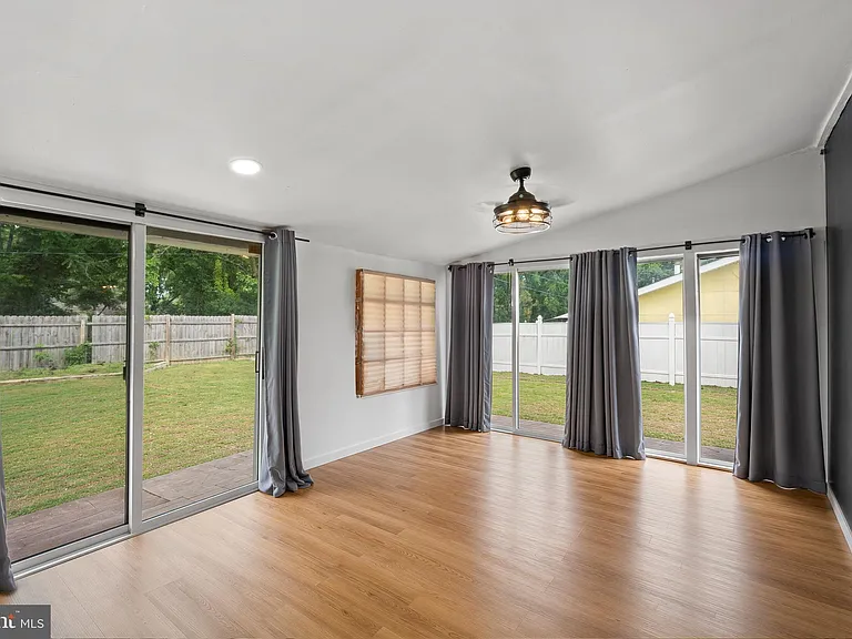 103 Holbrook Ln — Photo 20