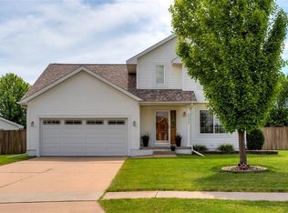 650 SE Redbud Ct, Waukee, IA 50263