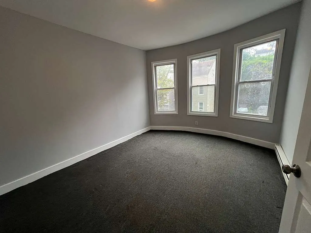3 bed, $1,950 — Photo 4