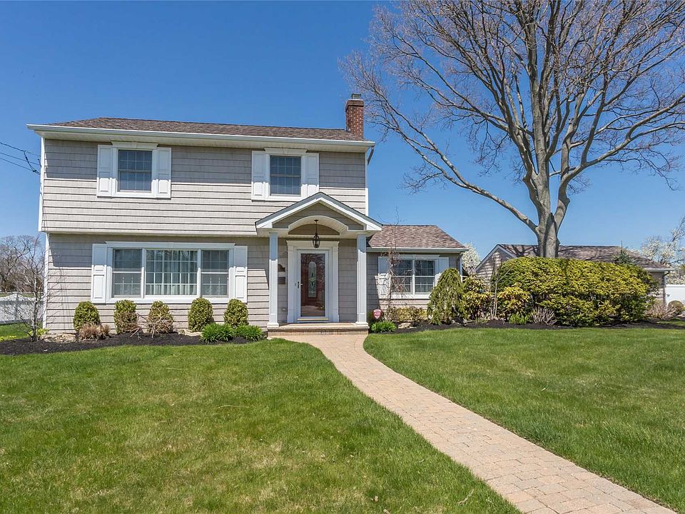 1st image of 101 Peconic Dr