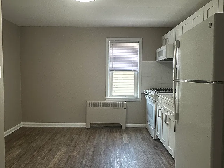 239 E Main St #4 — Photo 4