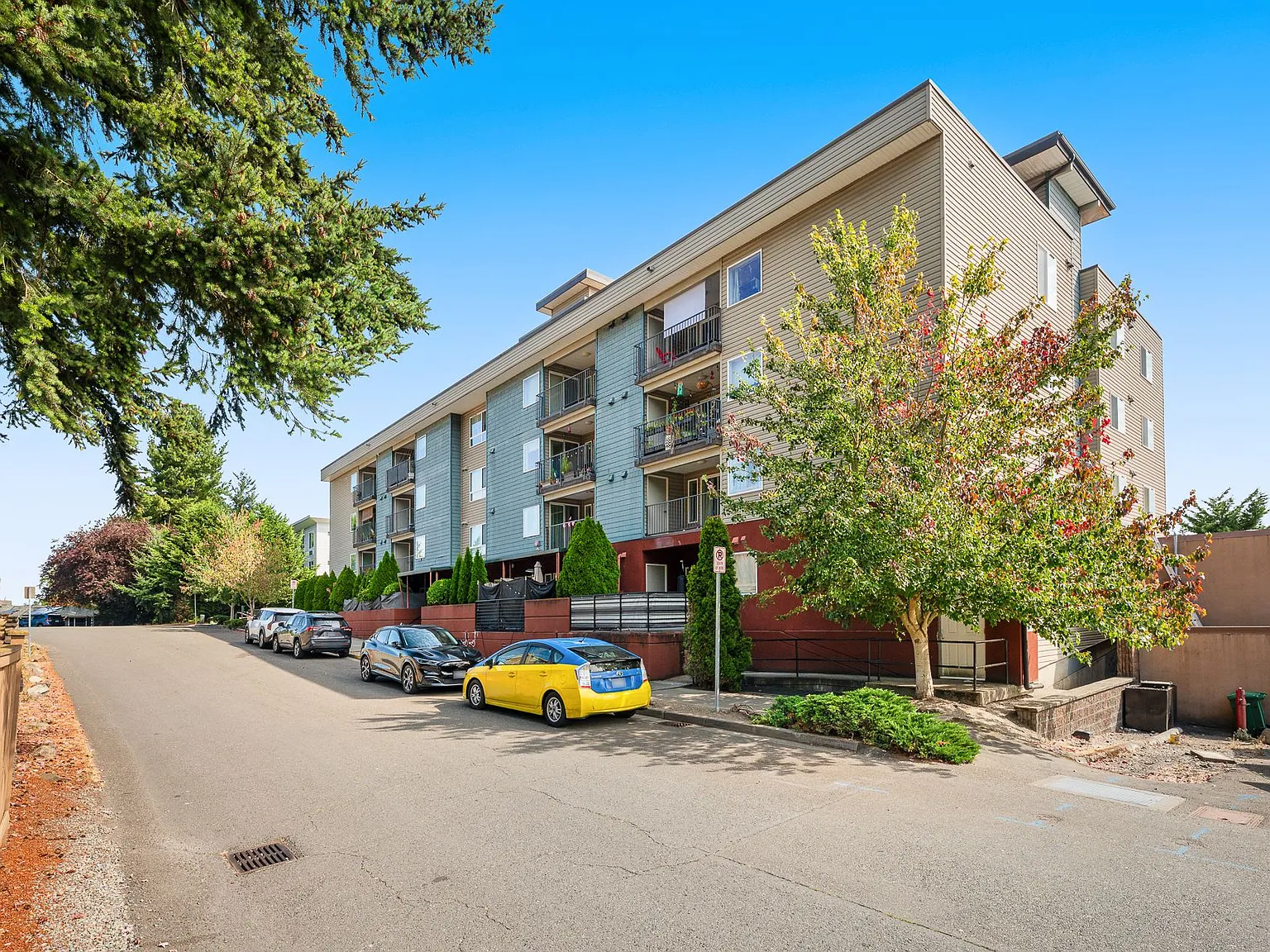Rosemont Apartments — Photo 2