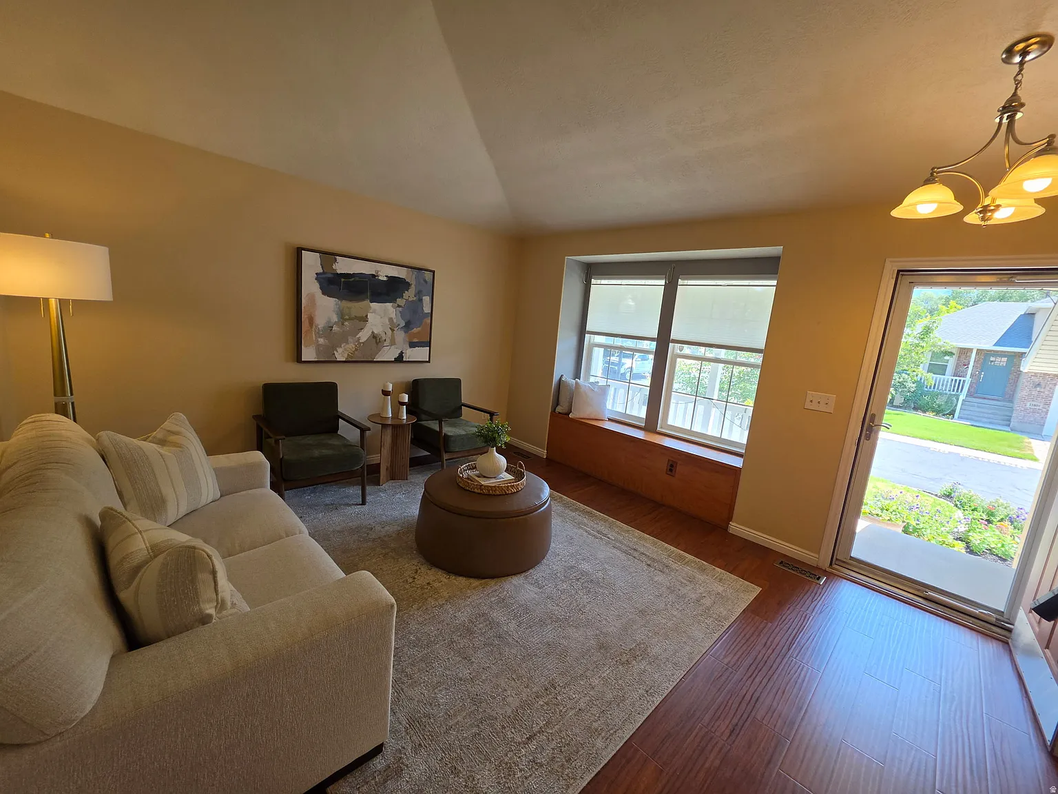 4 bed, 2.5 bath, 2000 sqft, $2,995 — Photo 2