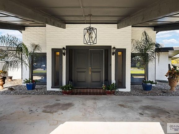 3rd image of 106 E Resaca Dr