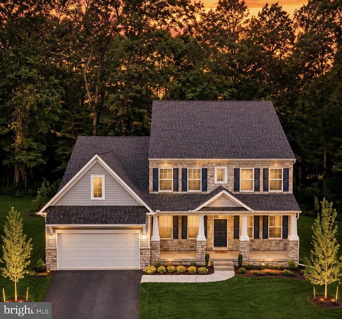 5 bed, 2.5 bath, 4920 sqft, $6,000 — Photo 1