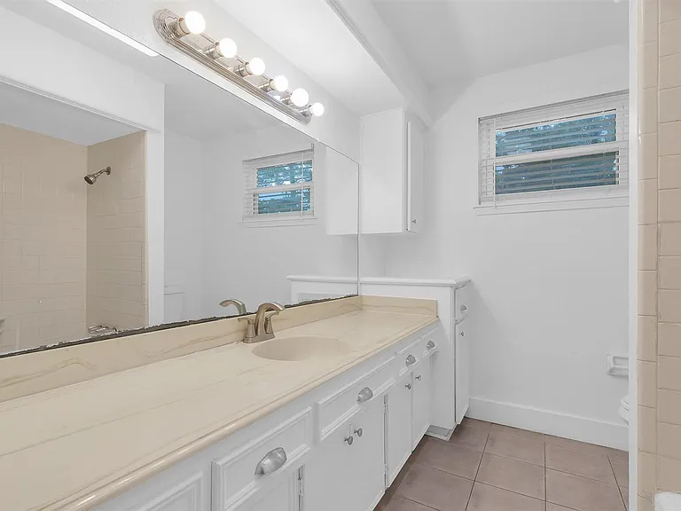 1122 Rhine Ln — Photo 23