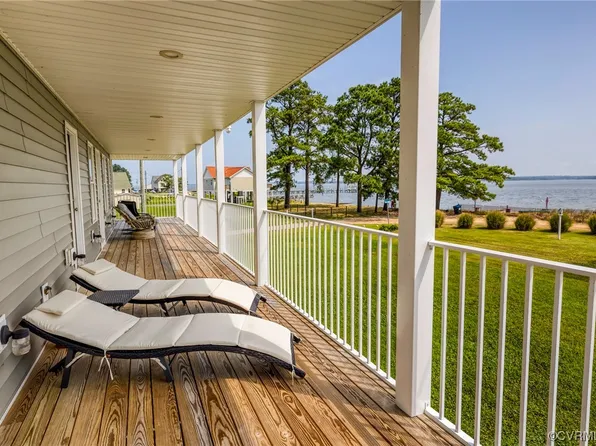 124 River Ln, Dunnsville, VA 22454