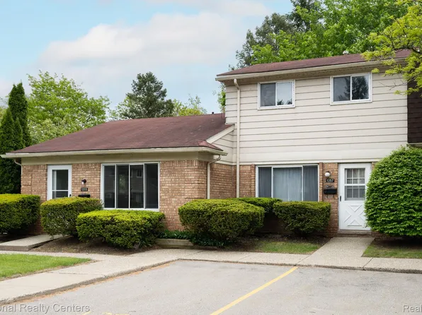 1357 Laurel Valley Dr, Waterford, MI 48327