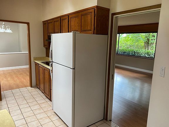 3rd image of 1209 Crest Ct