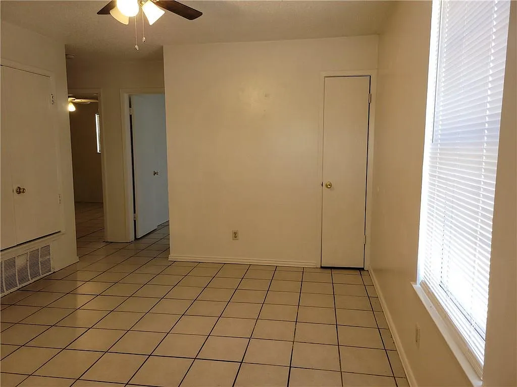 2 bed, 1.0 bath, 754 sqft, $1,100 — Photo 4