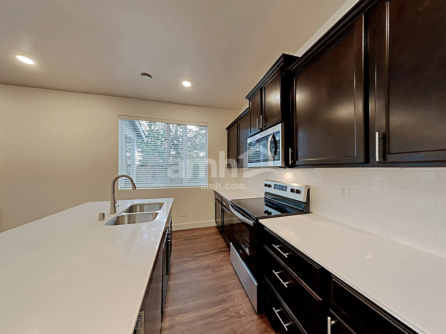 4 bed, 2.5 bath, 2087 sqft, $3,300 — Photo 4