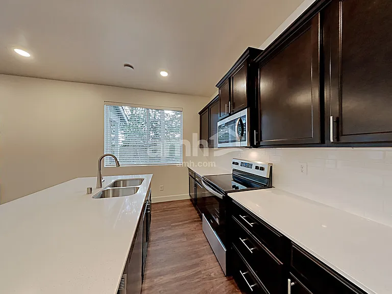 4252 177th St E — Photo 4