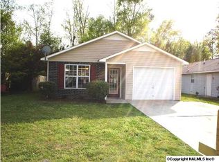 102 Woodbrook Ln, Rainbow City, AL 35906
