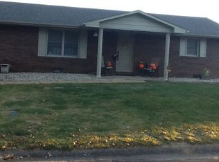 146 Lexington Dr, Millstadt, IL