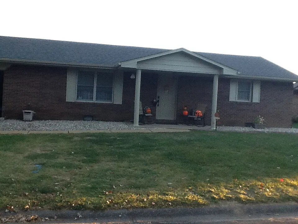 146 Lexington Dr photo 1