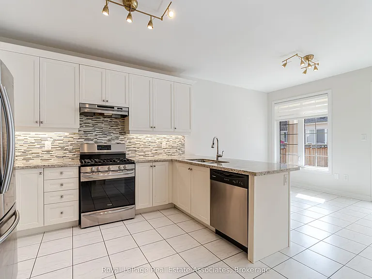 3172 Ernest Appelbe Blvd — Photo 6