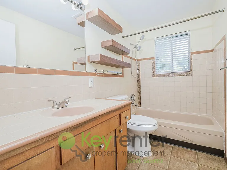 1327 S 232nd St — Photo 15