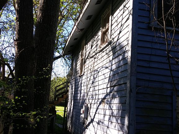 4th image of 2791 Myra St