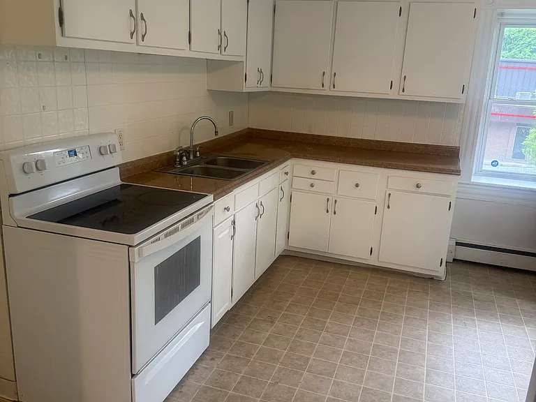 318 Washington St — Photo 4
