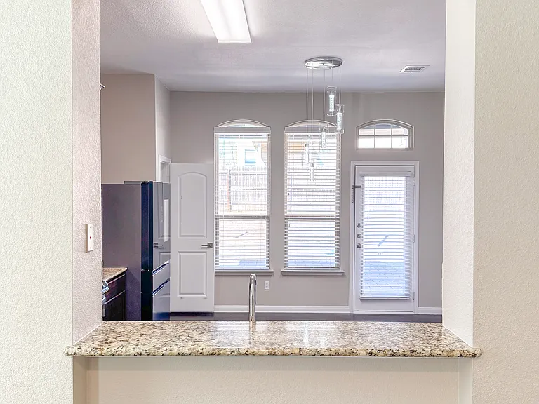 3407 Castleton Dr — Photo 7
