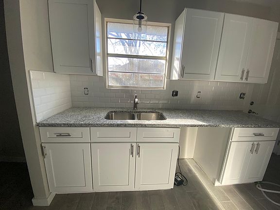 4th image of 127 E Adobe St