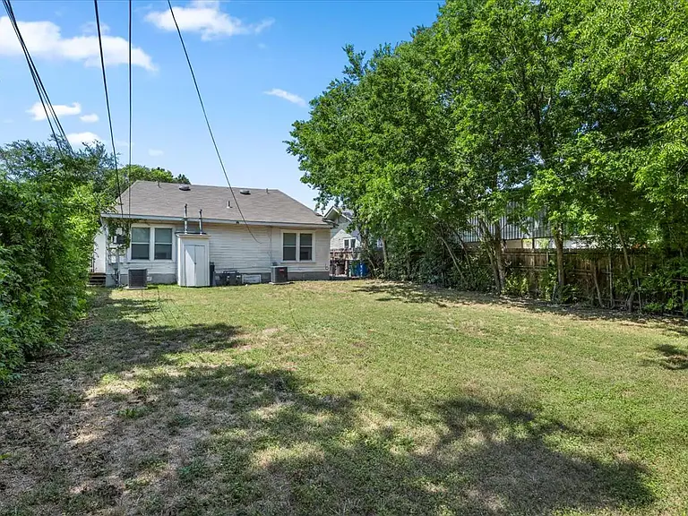 1114 W Elsmere Pl — Photo 3