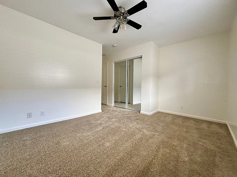 The Grand Terrace Apartments — Photo 14