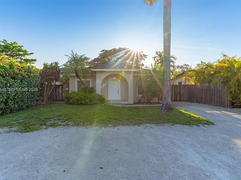 7048 SW 83rd Ct — Photo 1
