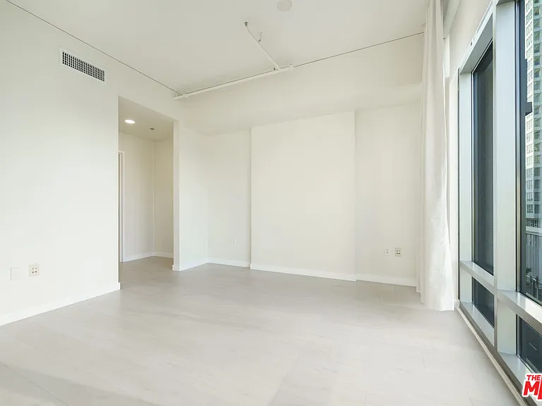 1100 S Hope St #716 — Photo 13