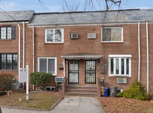726 157th St, Beechhurst, NY 11357