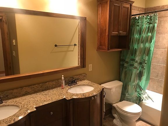 3rd image of 715 Moraine Ct Unit 5