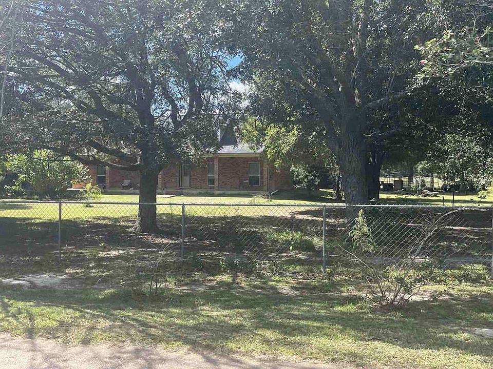 2nd image of 52389 Cypress St