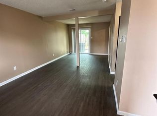 127 Presidential Dr, Sicklerville, NJ 08081