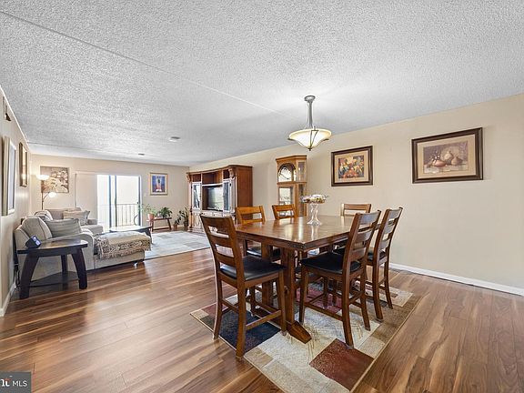 5th image of 20933 Valley Forge Cir #933