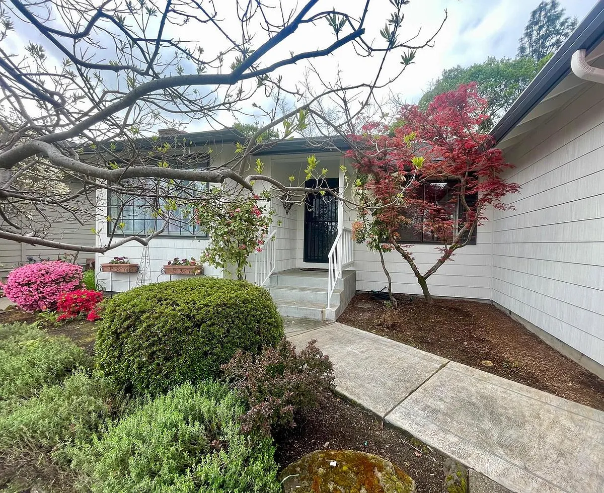 Building Photo - 2446 Heritage Way