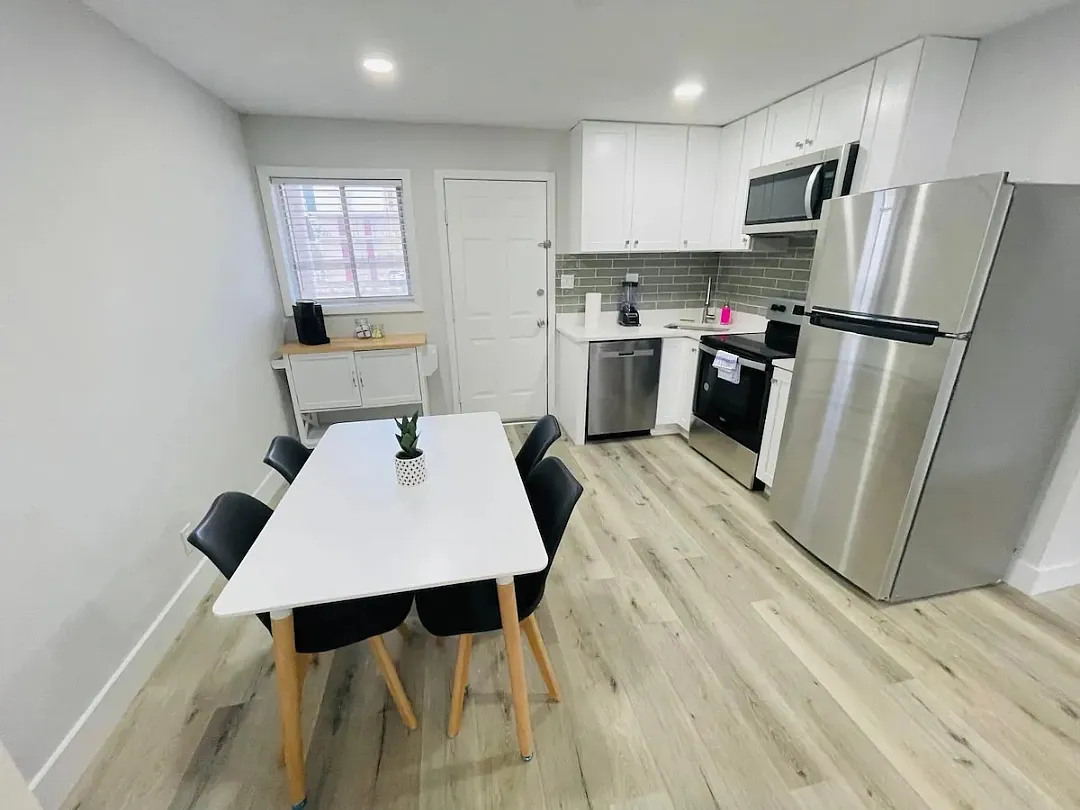 2 bed, 1050 sqft, $2,200 — Photo 3