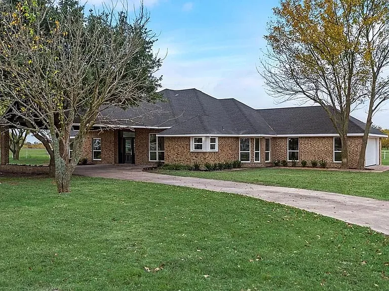 3403 County Road 1157 — Photo 28
