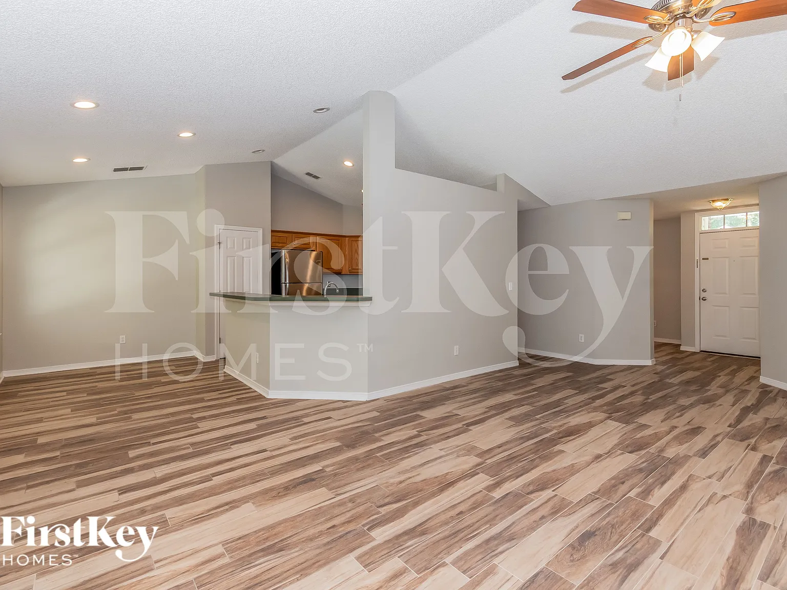3 bed, 2.0 bath, 1898 sqft, $2,030 — Photo 2