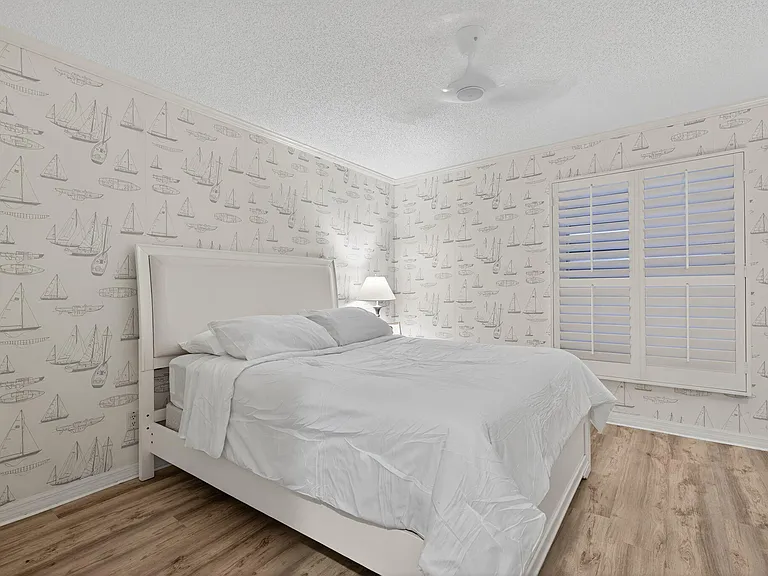 390 NE Edgewater Dr #403 — Photo 18