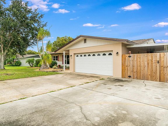 4th image of 2565 Hutchison Pl