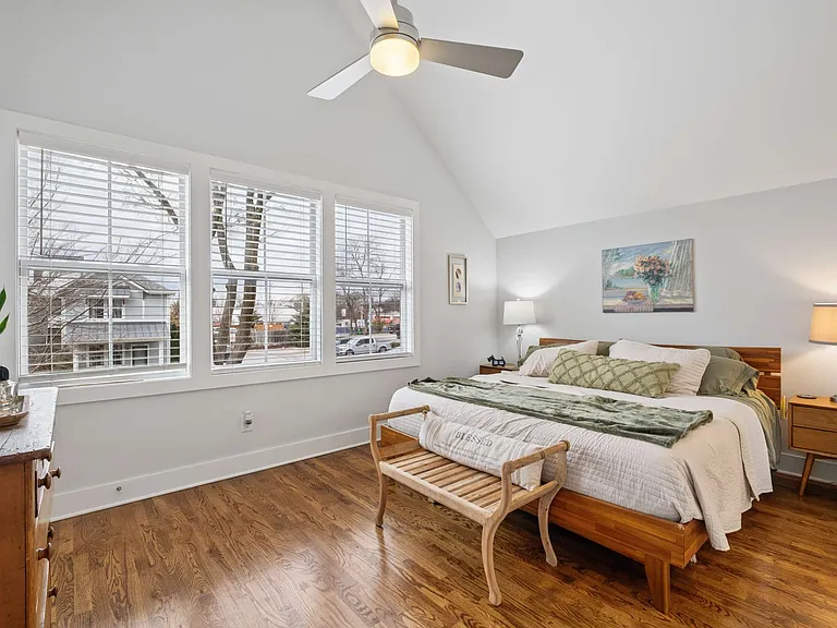 1125 Chester Ave #11 — Photo 16